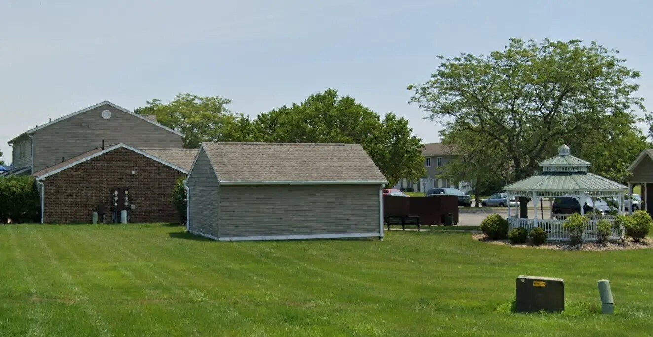 1800 Oakwood Ave Napoleon, OH 43545 – photo 5