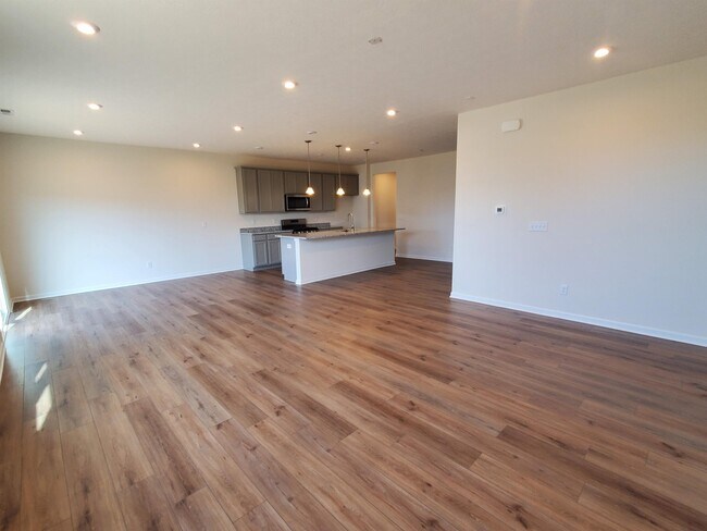 Building Photo - 4420 Hickory Ln