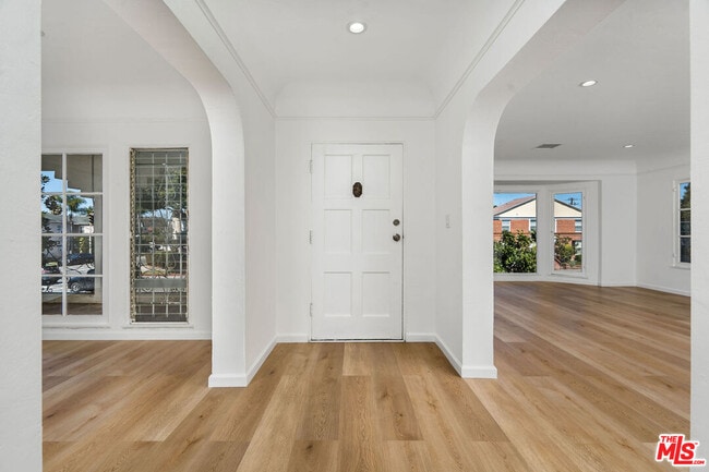 Foto del edificio - 9654 W Olympic Blvd