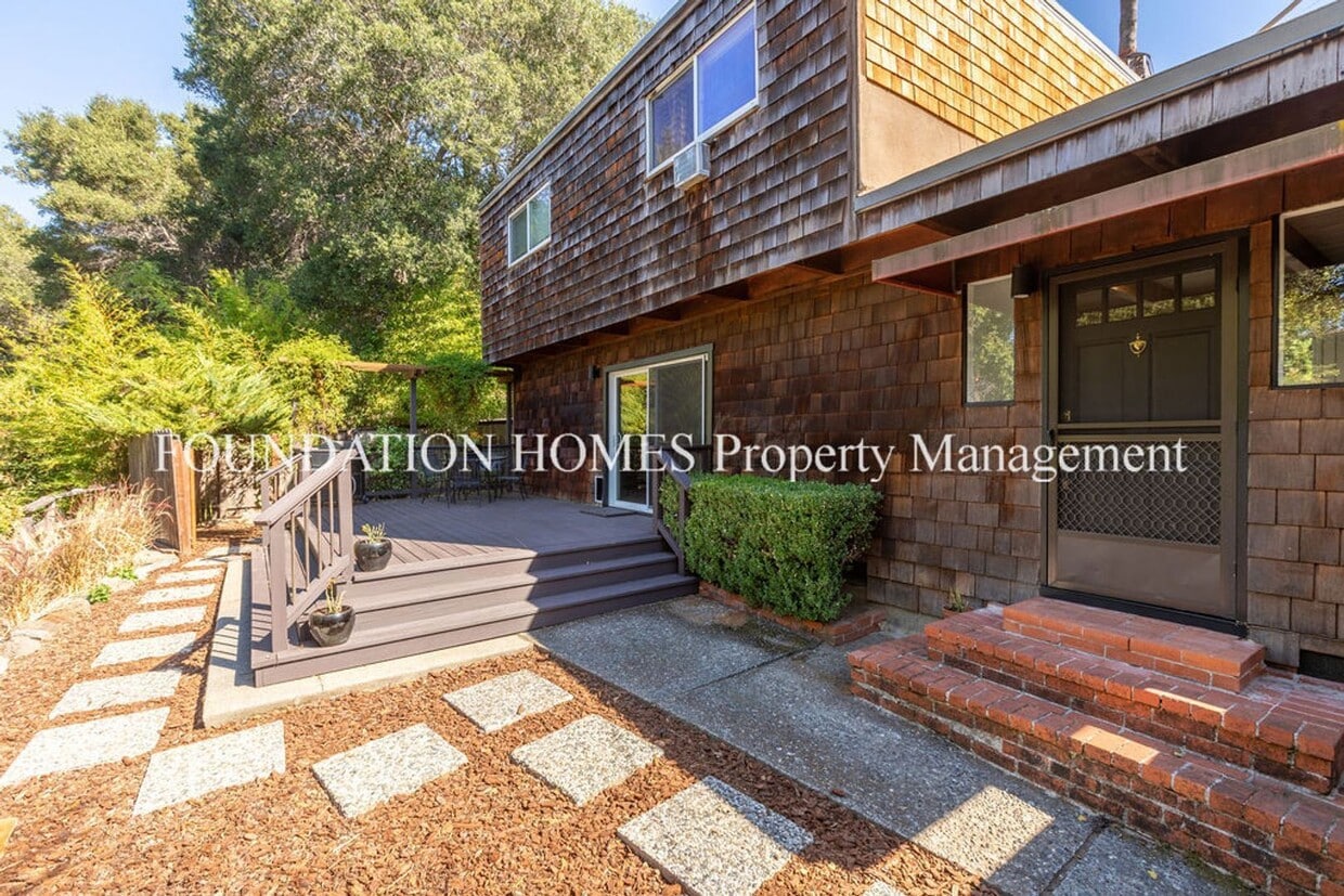 Primary Photo - 2 br, 1.5 bath House - 34A Scenic Rd