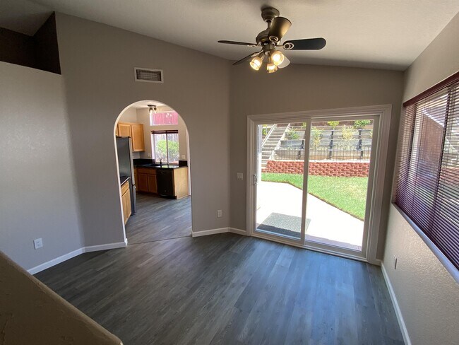Building Photo - 533 Avenida Aguila