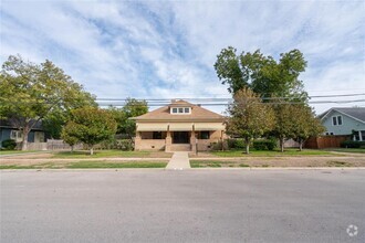 Building Photo - 1605 S Main St