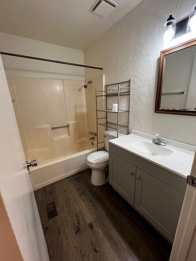 Foto del edificio - 728 SW 7th Pl