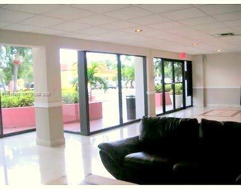 Foto del edificio - 7904 West Dr