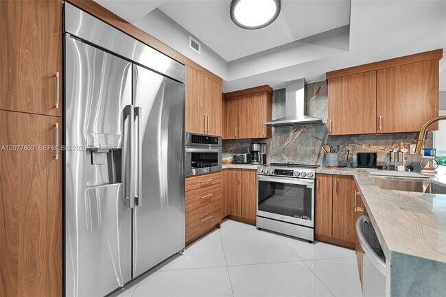 Foto del edificio - 250 Sunny Isles Blvd