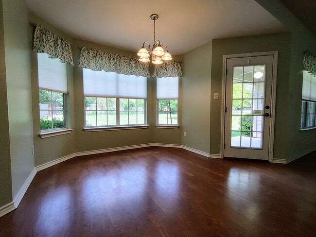 Foto del edificio - Beautiful 3 bedroom home ready for move in