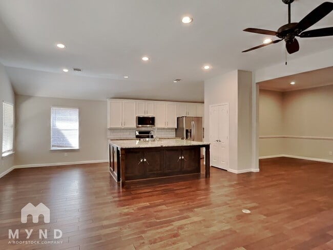 Foto del edificio - 2214 Frio Dr