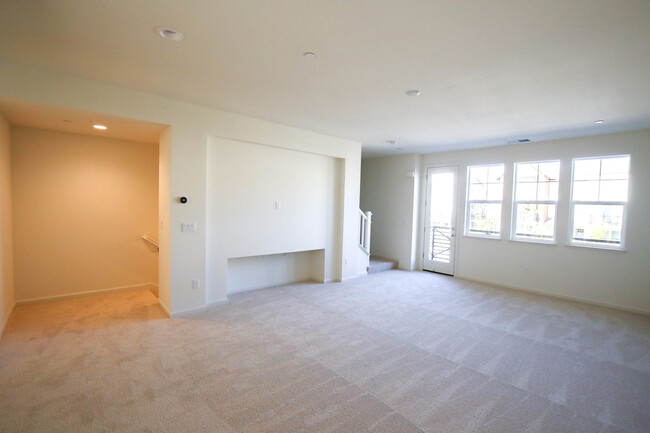 Building Photo - Modern Farmhouse Style Townhome 4 bed 3.5 ...