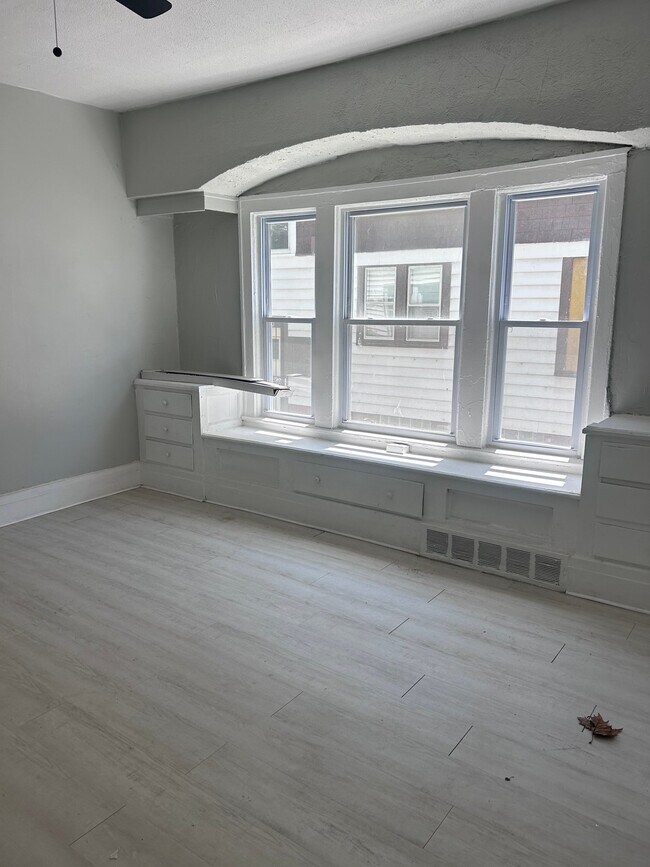 Foto del edificio - 1523 Hillcrest Rd