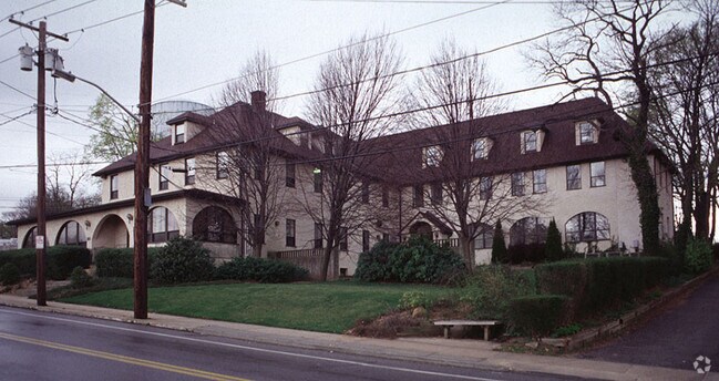 Building Photo - 80 Glen Head Rd