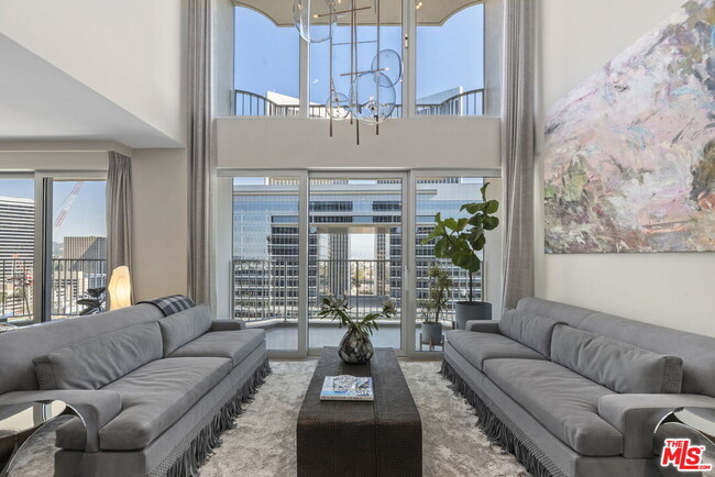 Building Photo - 2025 Ave of the Stars