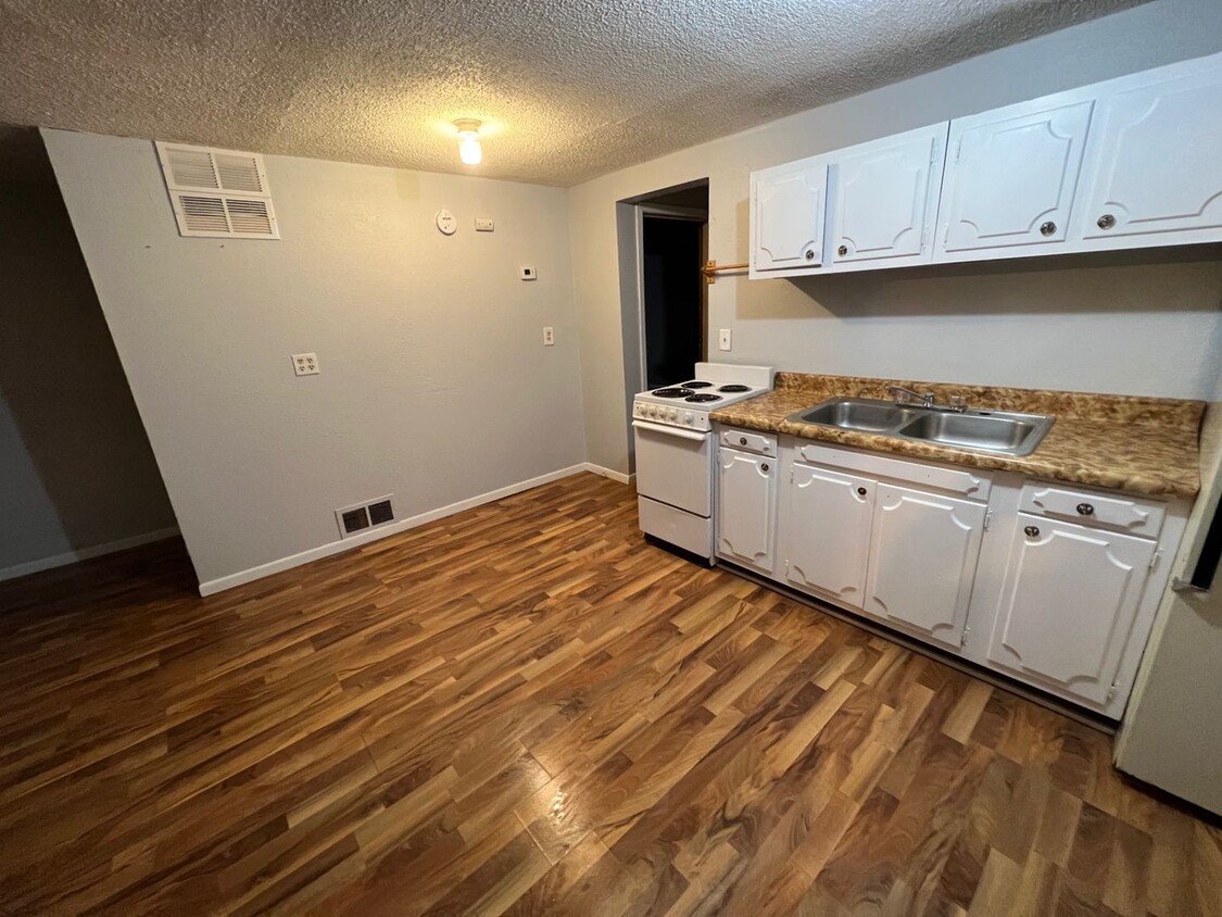 Foto principal - 1 Bedroom, 1 Bathroom Single Family Home i...