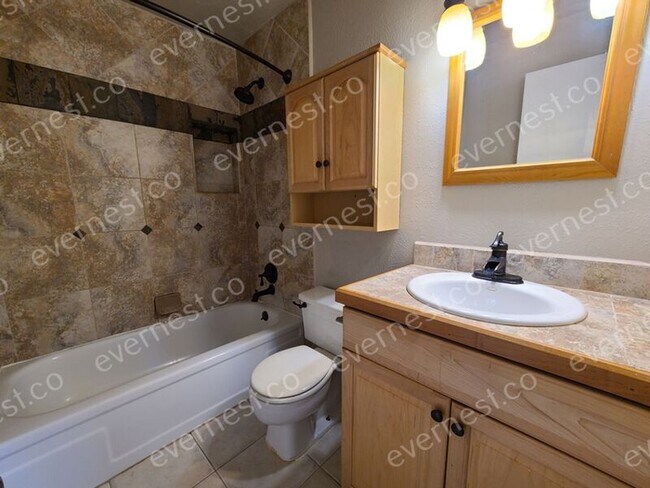 Foto del edificio - 2640 Juniper Ave