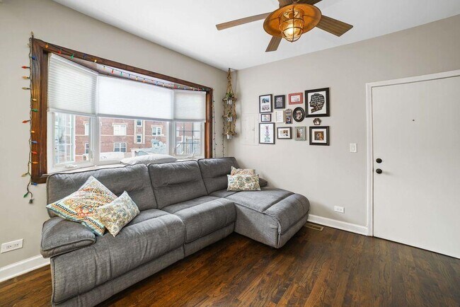 Foto del edificio - 2141 N Point St