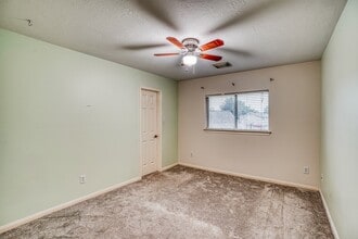 Building Photo - 1122 Chase Park Dr
