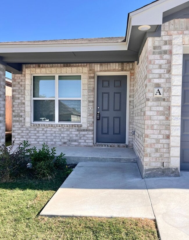 Building Photo - NEW IN MANAGEMENT - AVAILABLE NOW