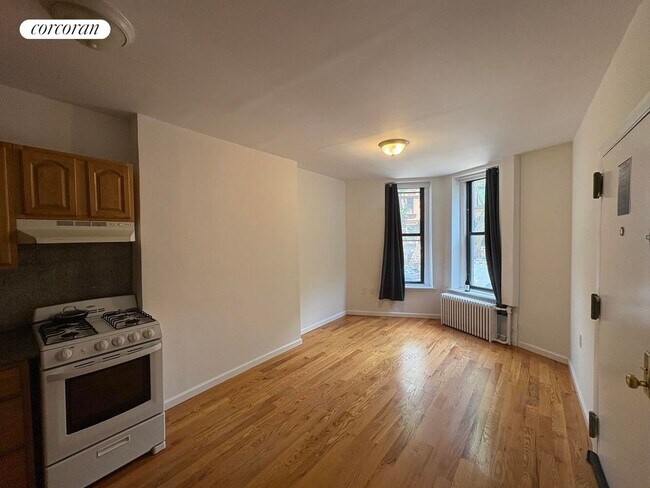 Building Photo - 678 Degraw St