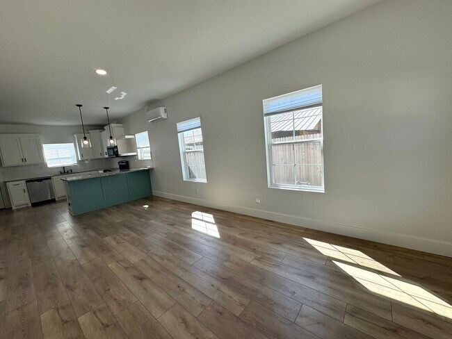 Foto del edificio - Stunning 2 bedroom 1 bathroom home In Kendall-Whittier district of Tulsa!