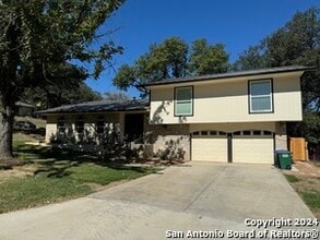 1703 Searcy Dr