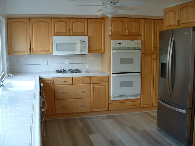 Foto del edificio - 6105 Hutton Ct