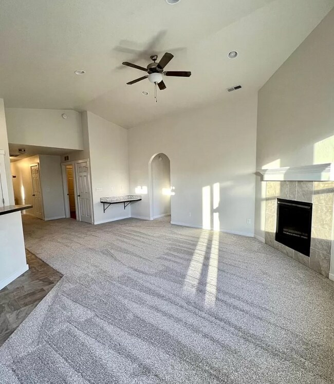 Foto del edificio - 715 SW Huebert St