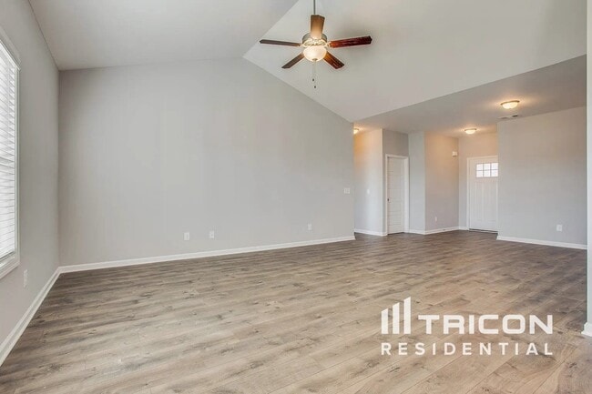 Building Photo - 746 W Coker Way