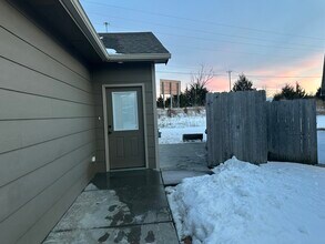 Building Photo - 4723 N Hillside Ct