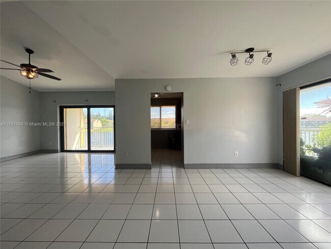 Foto del edificio - 450 NW 214th St