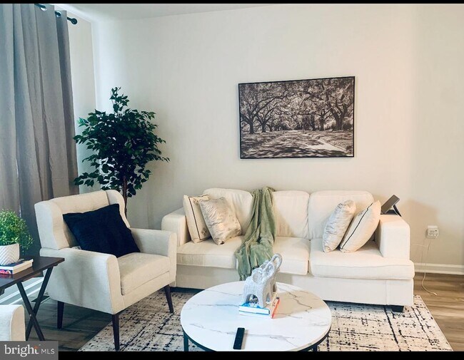 Foto del edificio - 2729 Lanham Hill Cir