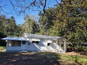 Building Photo - 116 Circle Dr