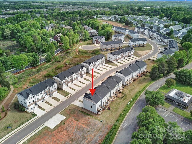 Foto del edificio - 2528 Grantham Place Dr