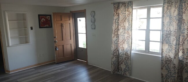 Building Photo - Charming 2-Bed in Holiday, FL