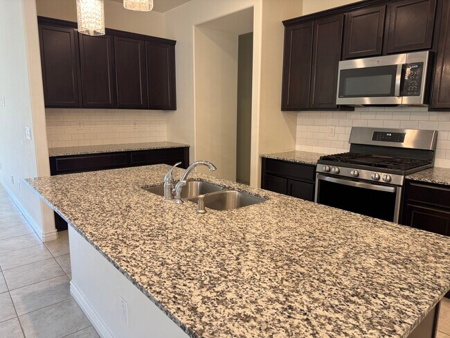 Foto del edificio - 9431 E Static Ave