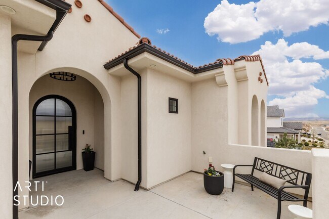 Building Photo - Beautiful 6 Bedroom 4.5 Bathroom Home in D...