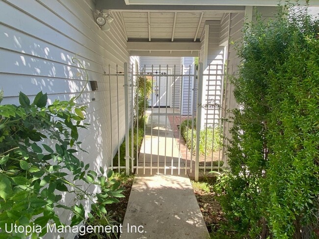 Building Photo - 3 br, 3 bath House - 12485 Mountain Trail ...