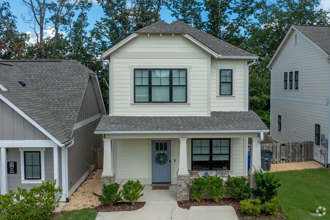 Doggy Door to Fenced Backyard! - The Heights luxury homes for lease