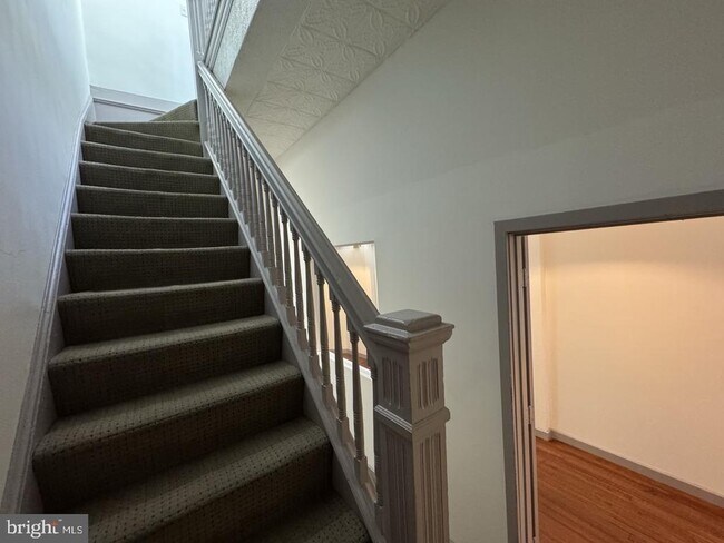 Foto del edificio - 328 S Broadway