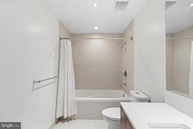 Building Photo - 1650 Silver Hill Dr