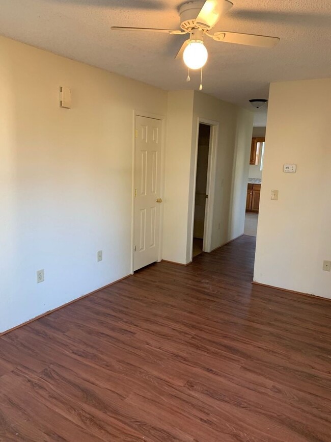 Building Photo - Great Two Story Home In Town