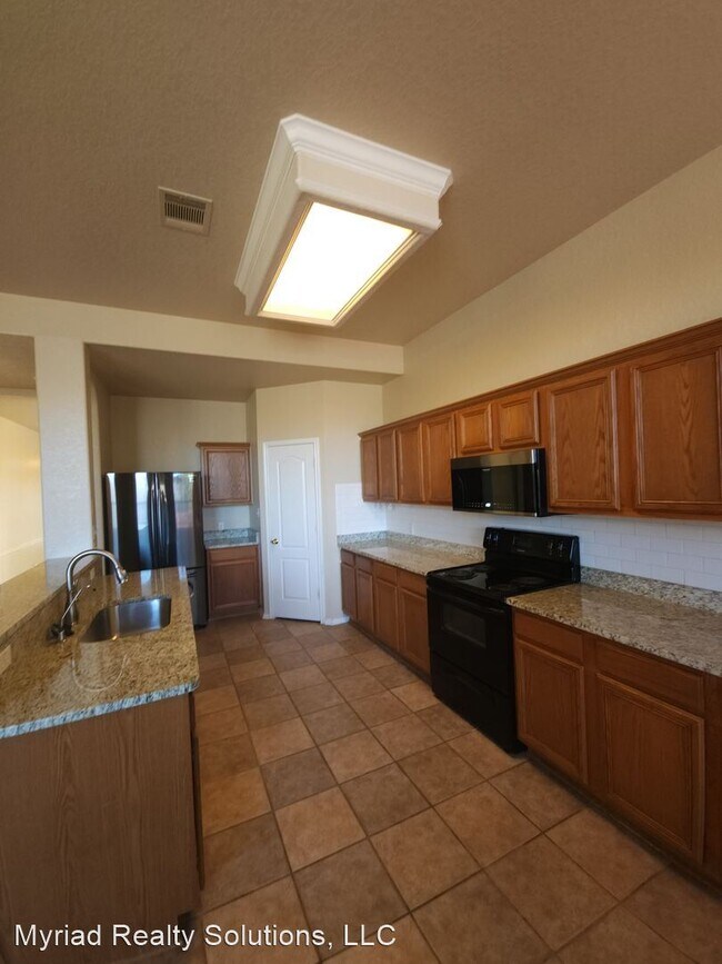 Foto del edificio - 4 br, 3.5 bath House - 21215 Encino Ash
