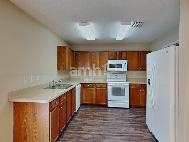 Building Photo - 2050 Harcourt Pl