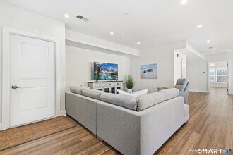 Building Photo - 82 Wall St