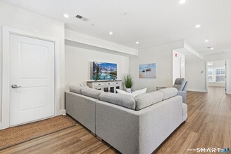 Building Photo - 82 Wall St