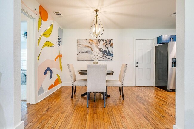 Foto del edificio - 4137 Curzon Ave