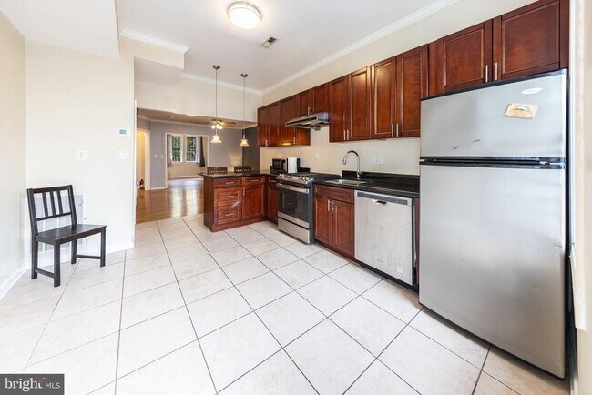 Foto del edificio - 1388 E St NE