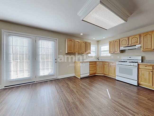 Building Photo - 5826 Matalin Ln