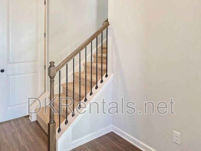 Foto del edificio - 241 Birchwood Row