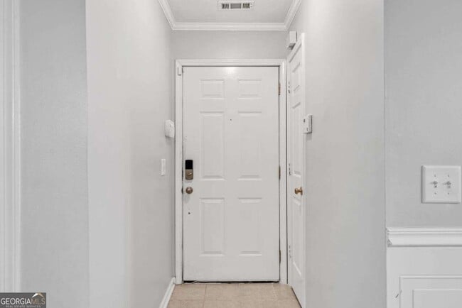 Building Photo - 808 Abingdon Way NE