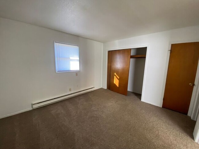 Building Photo - One-bedroom apartment located near Honey C...