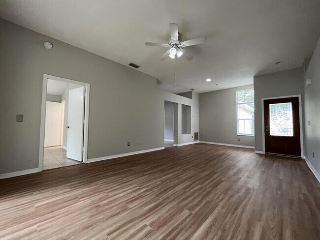 Building Photo - 1099 Manigan Ave